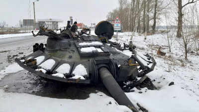 40-mile Russian convoy threatens Kyiv; shelling intensifies