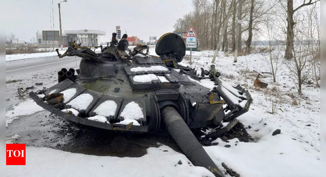 40-mile Russian convoy threatens Kyiv; shelling intensifies