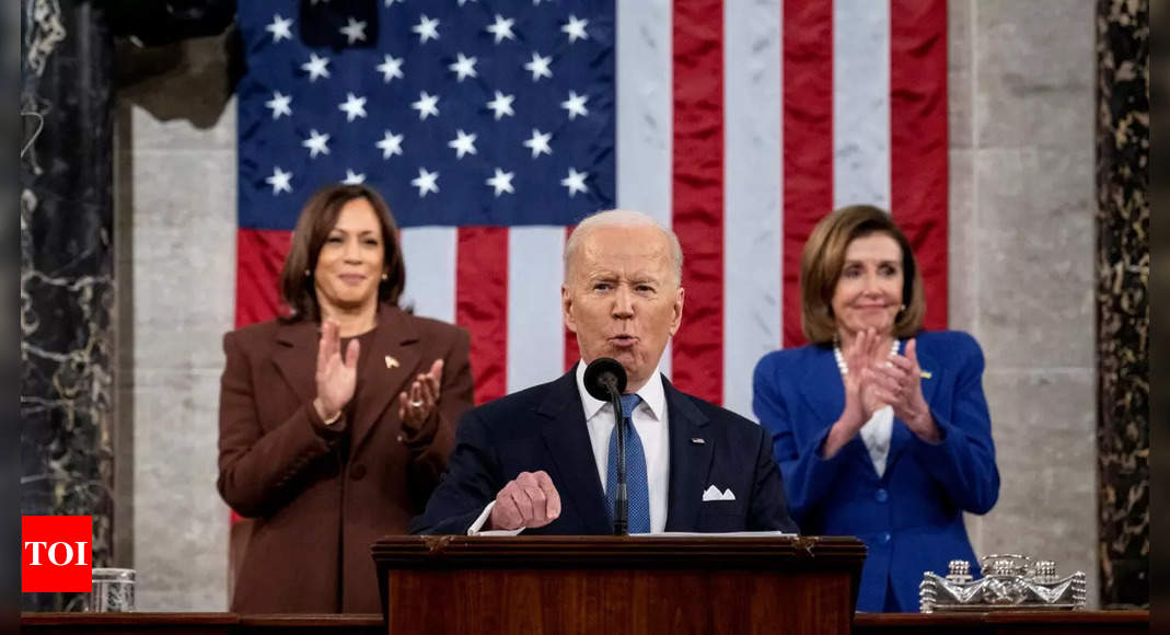 Biden annonce une nouvelle initiative Covid qui donne aux Américains des pilules gratuites