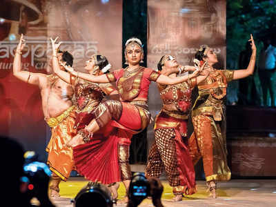 Trayambakam: Another feather in the cap of choreographer Vanashree Rao -  Footloose and fancy free with Dr.Sunil Kothari