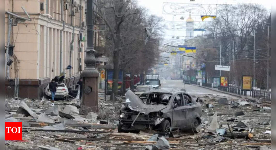 Russians besiege Ukrainian ports as armored column stalls