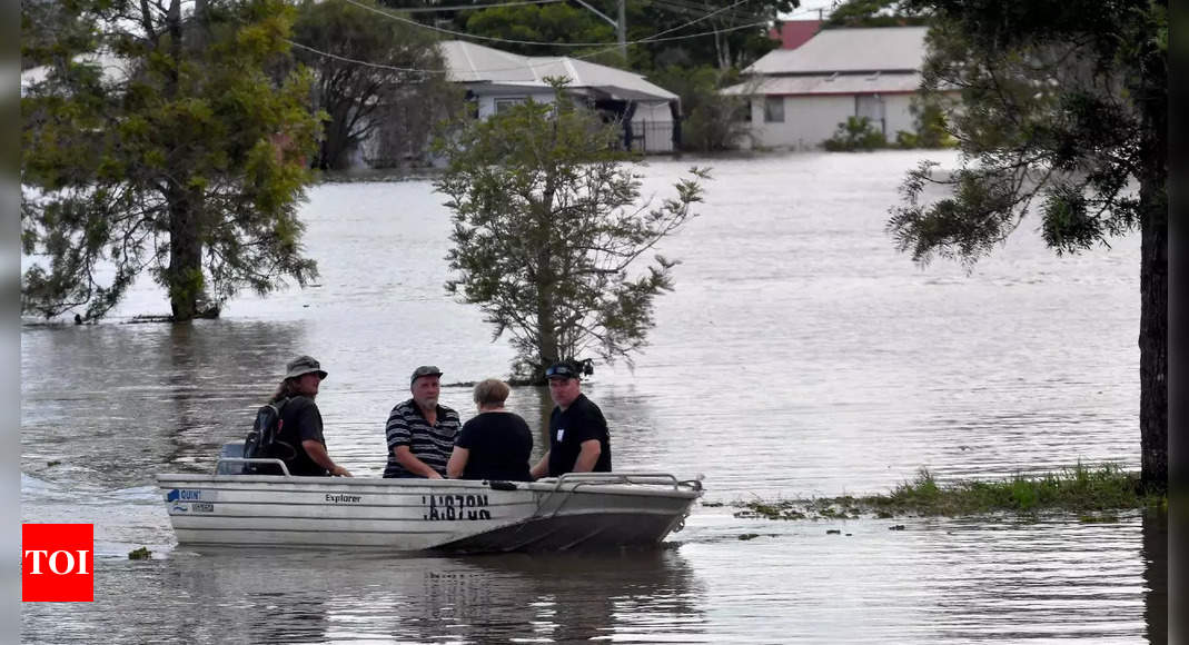 Australia orders 200,000 to flee floods moving towards Sydney – Times of India
