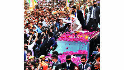 Campaigning in Kashi peaks with grand Modi road show
