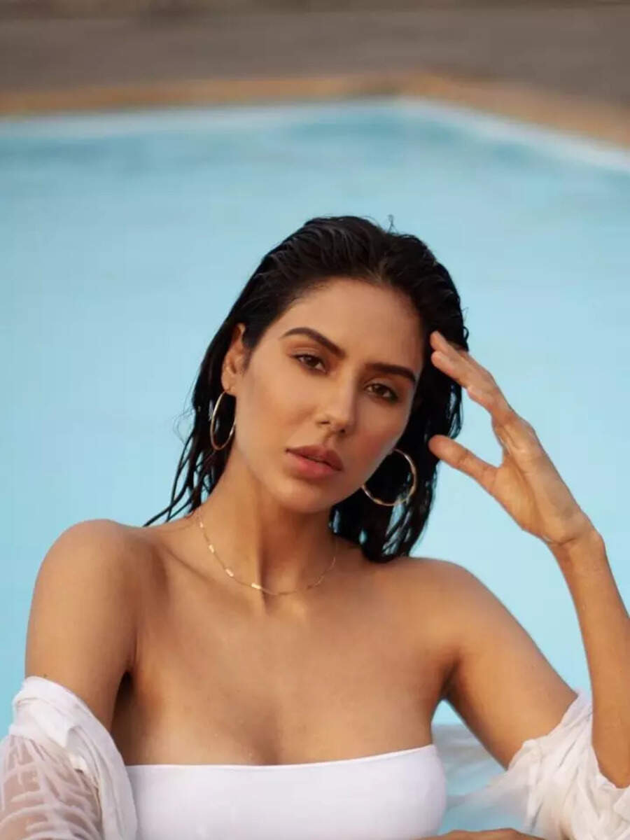 sonam bajwa in sexy look 
