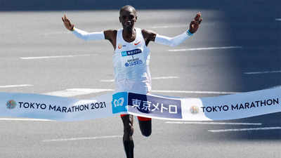 Kipchoge wins Tokyo marathon but misses out on new world record