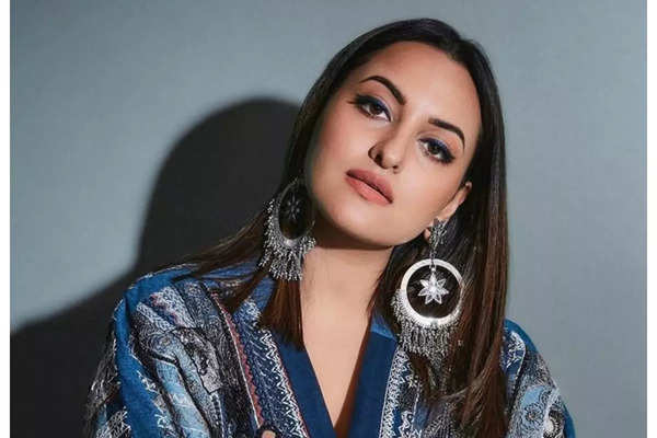 Non bailable warrant issued against Sonakshi Sinha