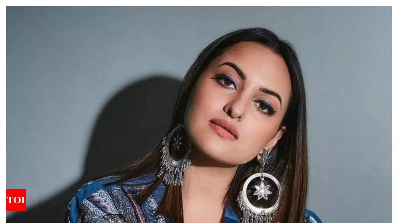 Sonakshi Sinha lands in legal trouble, non bailable warrant issued against  the actress in a fraud case: Report | Hindi Movie News - Times of India