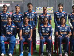 Celebs wish the Women's cricket team