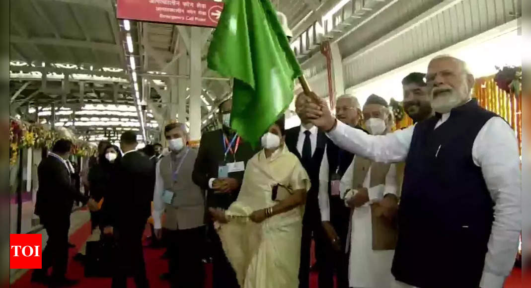 prime-minister-narendra-modi-flags-off-pune-metro-takes-a-ride-pune