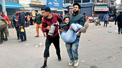 Grenade blast at Srinagar market kills 1, injures 34