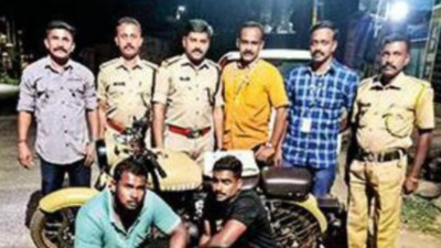 Kerala: Two men held with 1.5 kg ganja