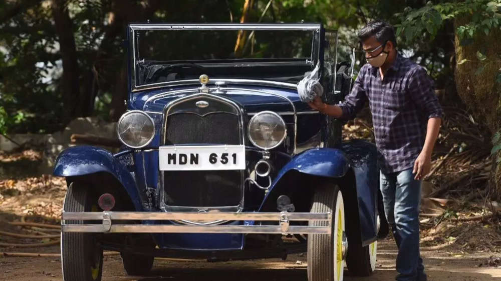 Photos of vintage car display in Chennai