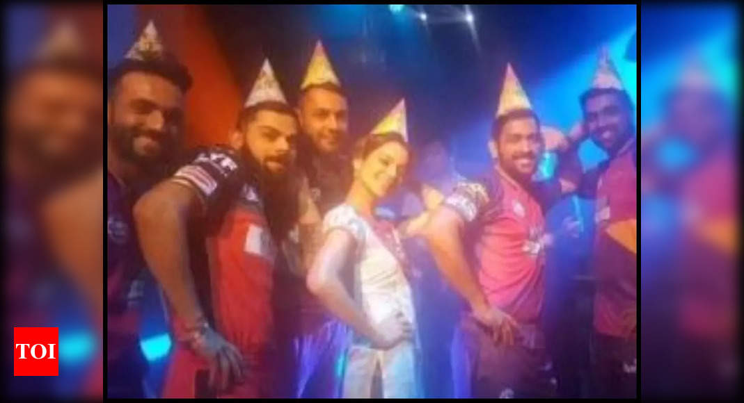 Kangana Ranaut celebrates 8 years of ‘Queen’ by sharing a throwback picture with Virat Kohli and MS Dhoni – Times of India