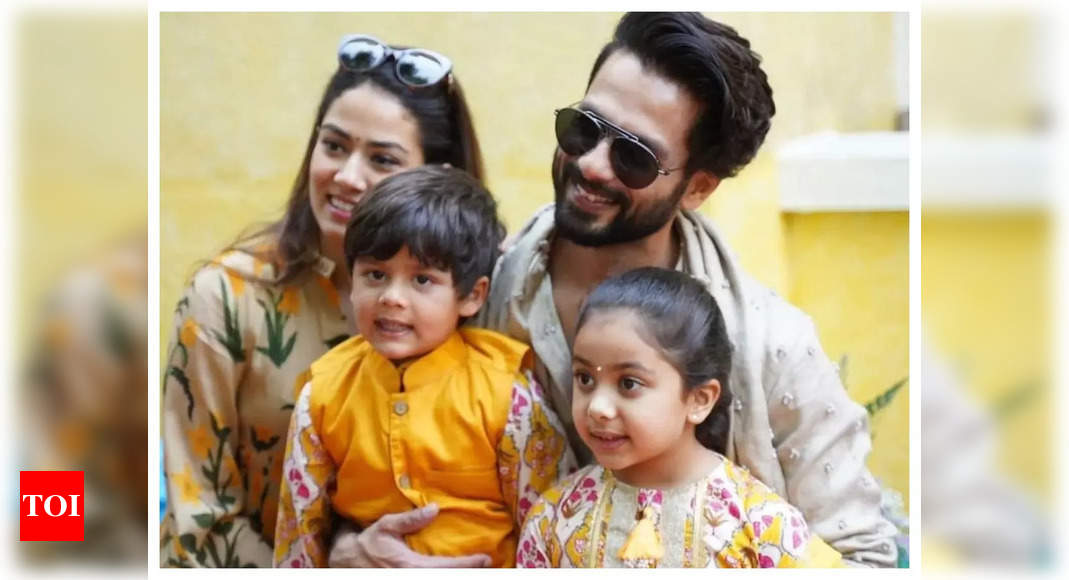 THIS super-cute photo of Shahid Kapoor and Mira Rajput with their bundle of joys Misha and Zain is a sight for sore eyes – Times of India