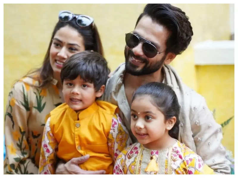 THIS super-cute photo of Shahid Kapoor and Mira Rajput with their kids  Misha and Zain is a sight for sore eyes | Hindi Movie News - Times of India