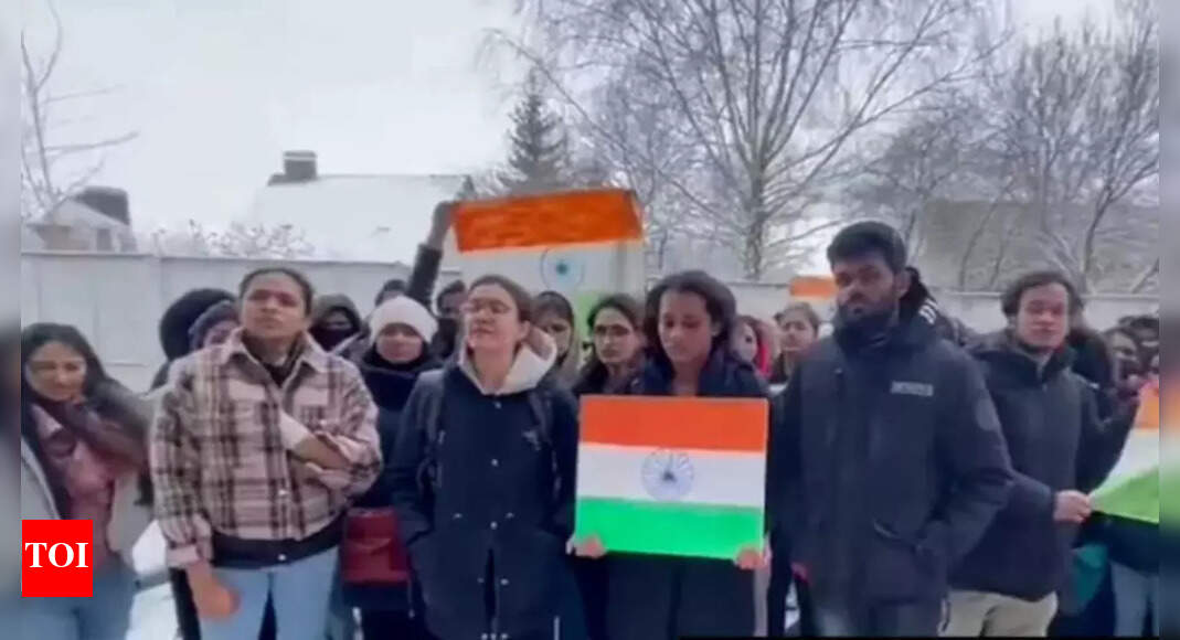 In Sumy, Indian students board buses, forced to get off