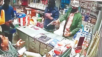 Masked men rob trader of Rs 30,000 at gunpoint in Ghaziabad