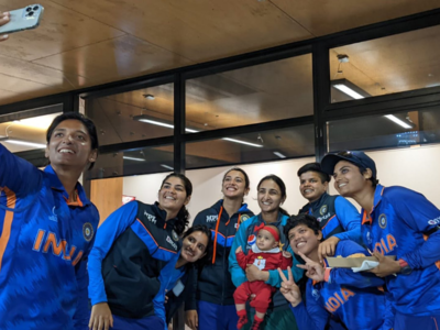 Indian women cricket team cheering Pakistan captain's 7-month-old daughter is a sight to cherish!