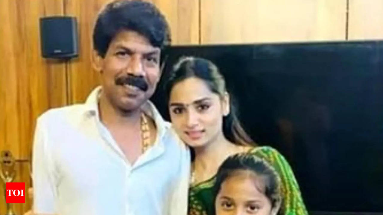 Director Bala and his wife Muthumalar get divorced after 17 years of  marriage; deets inside | Tamil Movie News - Times of India