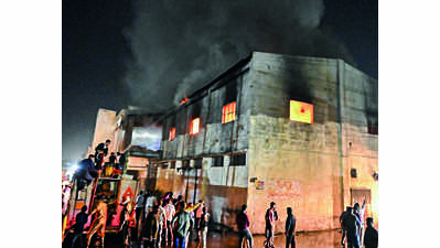 Fire in Kanganwal unit, workers join firemen in dousing flames