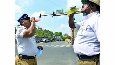 Fruit juices to keep traffic cops cool this summer