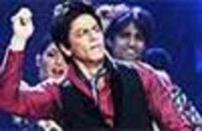 Shah Rukh Khan dances to Dabangg song with bleeding knee