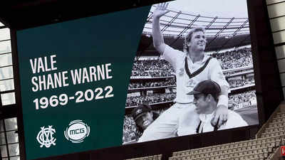 Shane Warne's body arrives in Australia