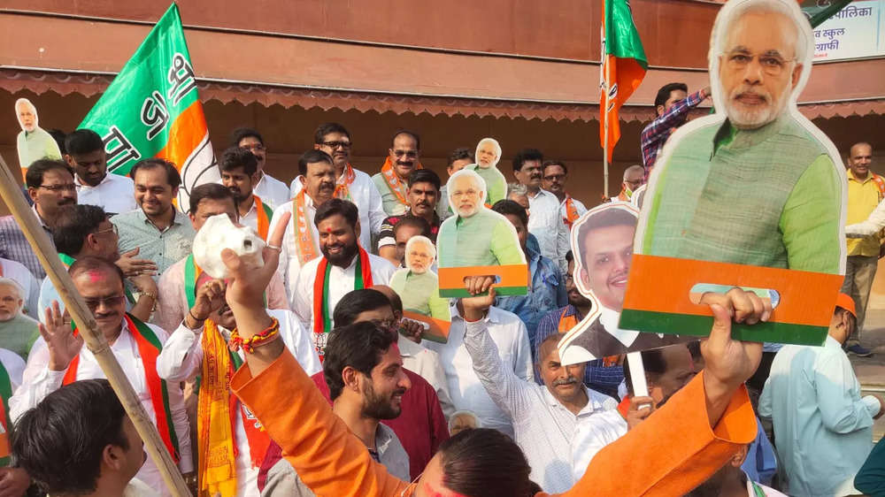 In pics: BJP, AAP celebrate UP, Punjab wins in Mumbai | The Times of India