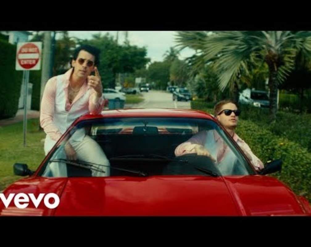 
Watch Latest English Official Music Video Song 'Dancing Feet' Sung By Kygo Featuring Dnce

