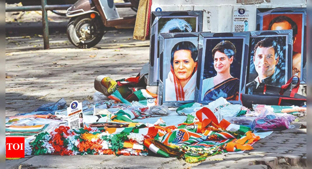 Can&rsquo;t watch Congress party dying like this: Azad