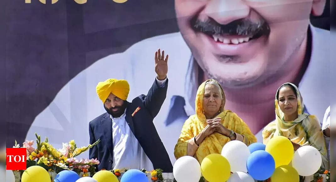 aap:   AAP sweeps to office as heavyweights fall by wayside in Punjab | India News – Times of India