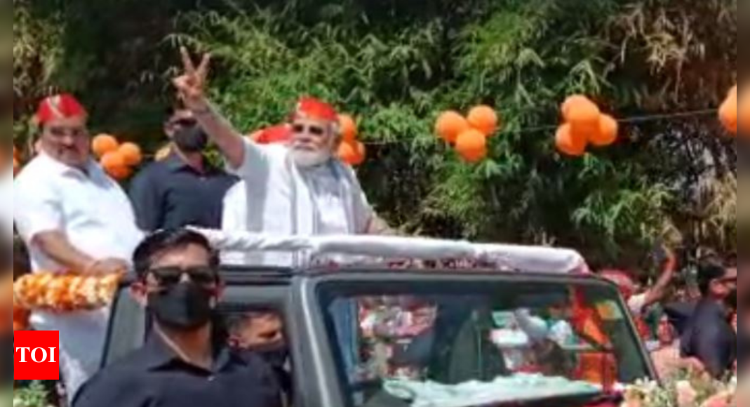 PM Modi shows ‘V’ sign during Ahmedabad roadshow | India News – Times of India