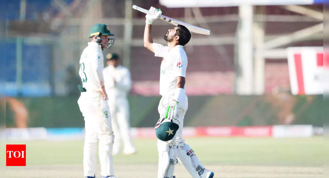 PAK vs AUS Live: Babar Azam keeps Pakistan in hunt