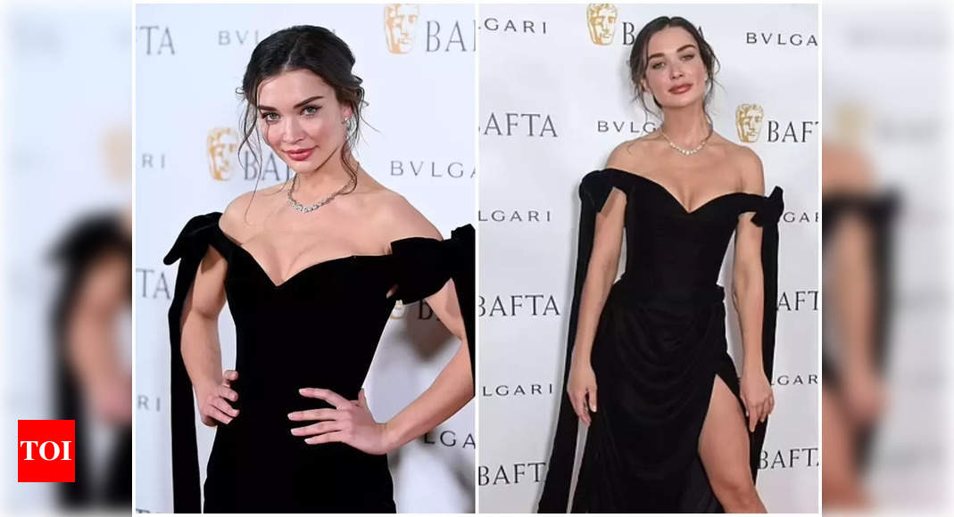 BAFTA 2022 Gala Dinner: Amy Jackson steals the show in her strapless black gown – Times of India