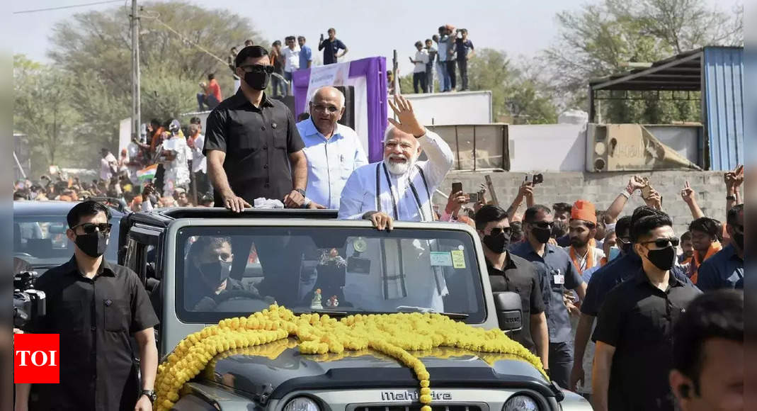 After Bjps Victory In 4 States And Ahead Of Gujarat Polls Pm Modi Holds 3 Roadshows In Home