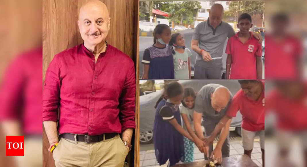 Anupam Kher’s belated birthday celebration with his street friends is heartwarming! – Times of India