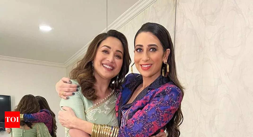 Karishma Kapoor Xx Video - Karisma Kapoor bumps into her 'all time fav' Madhuri Dixit, fans call it  ''Dil To Pagal Hai 2' | Hindi Movie News - Times of India