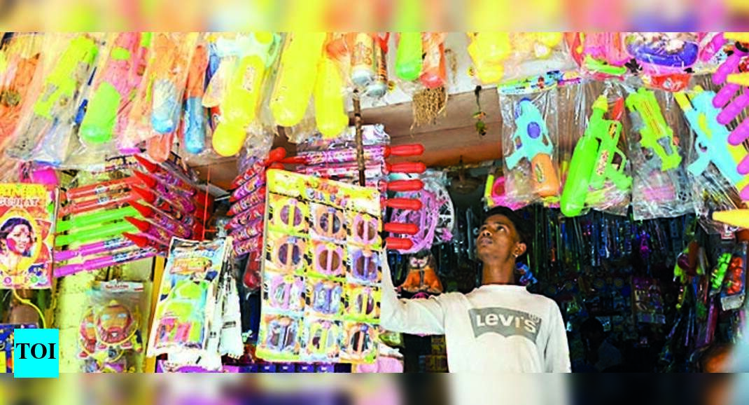 Holi: Holi Milan Returns After 2 Yrs, City Decks Up For Celebrations ...