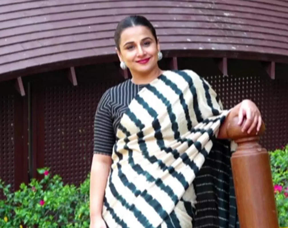 
Vidya Balan owns traditional saree look for 'Jalsa' movie promotion

