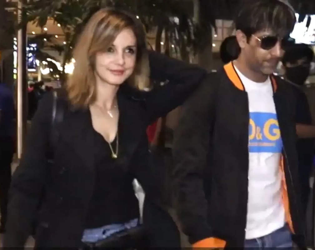
Hrithik Roshan’s ex-wife Sussanne Khan and her rumoured BF Arslan Goni spotted at the airport as they return from Turkey

