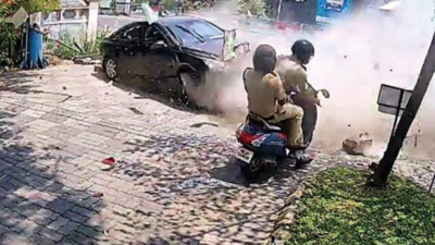Kochi: Narrow escape for cops as speeding car loses control