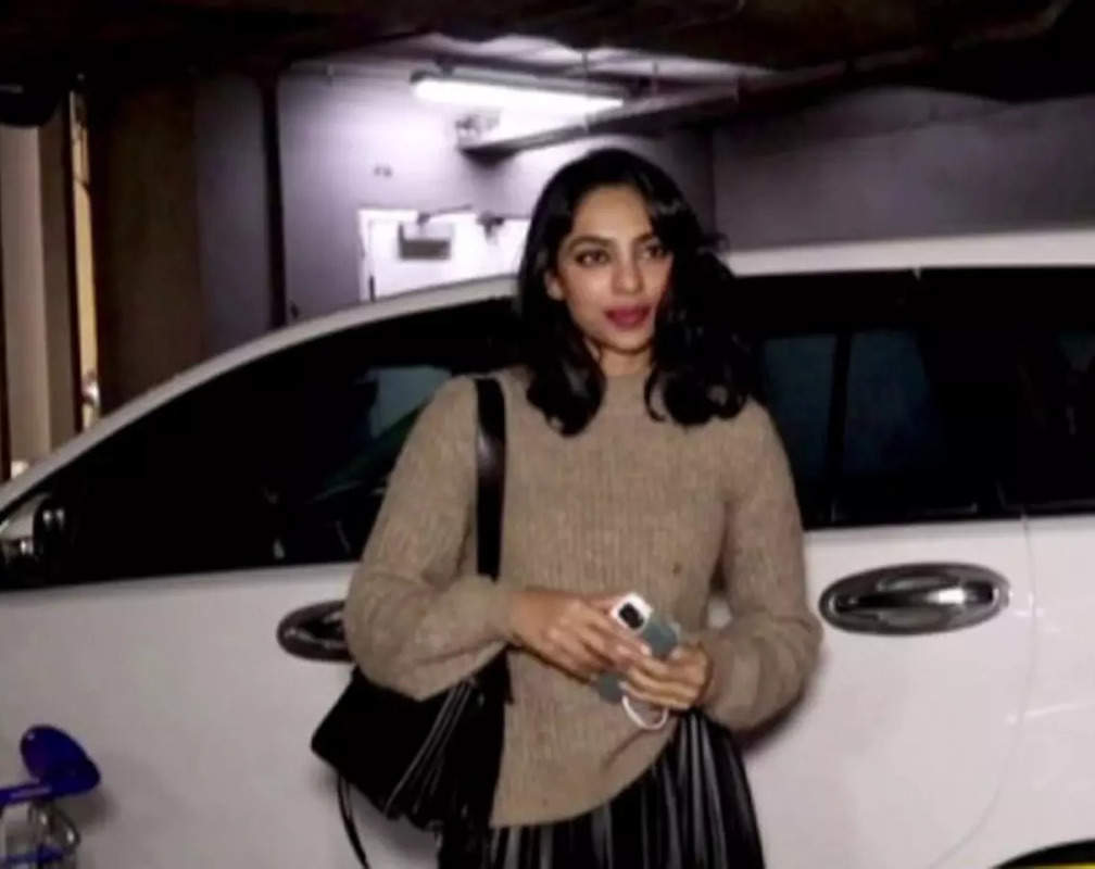 
Sobhita Dhulipala oozes with casual outfit at Mumbai airport
