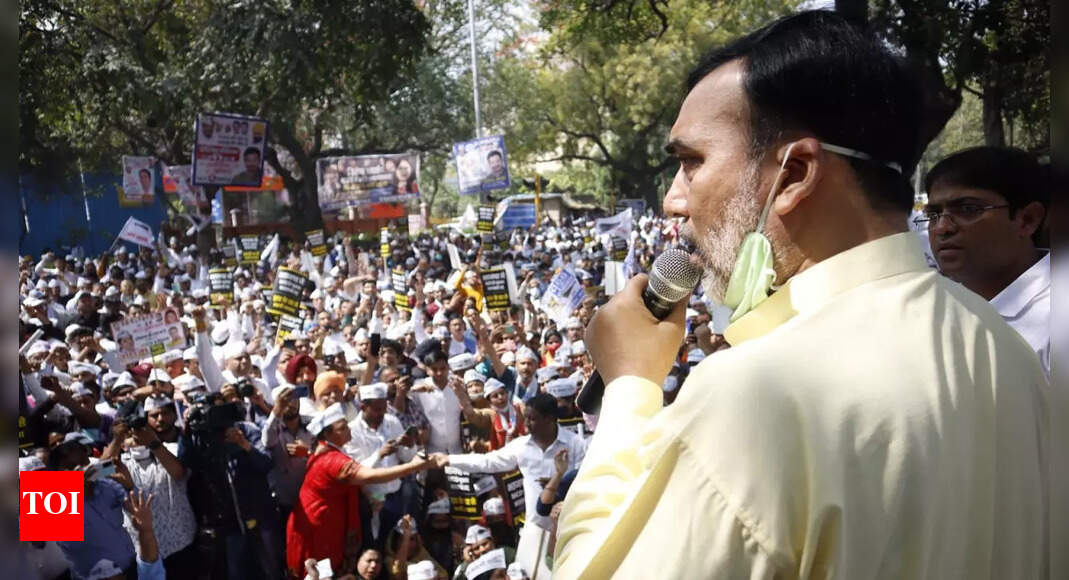 New Delhi: AAP protest leads to traffic jam on ITO | Delhi News - Times ...