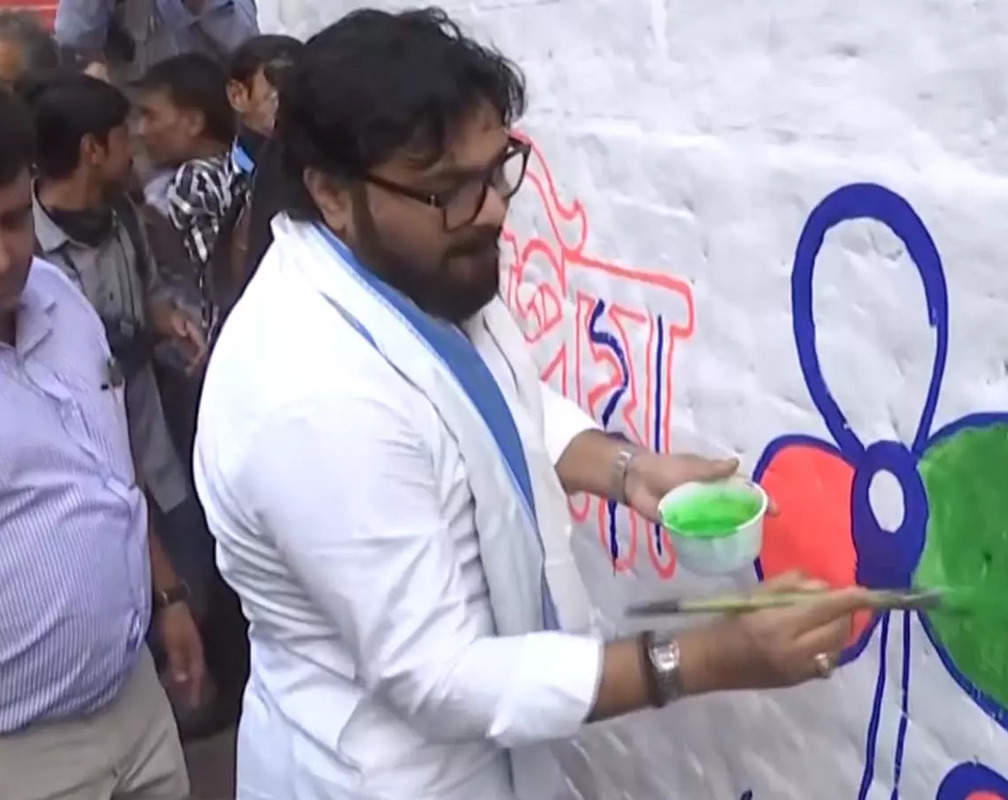 
WB: TMC leader Babul Supriyo holds campaign in Ballygunge for By-Polls
