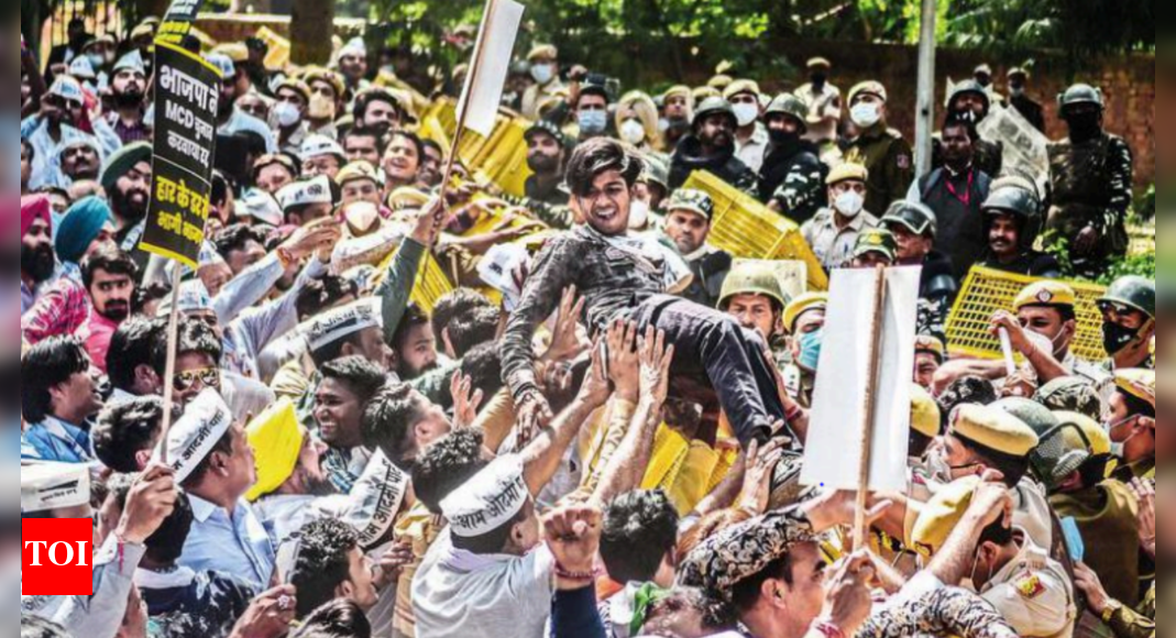 AAP takes to the streets, demands Delhi civic polls be conducted on ...