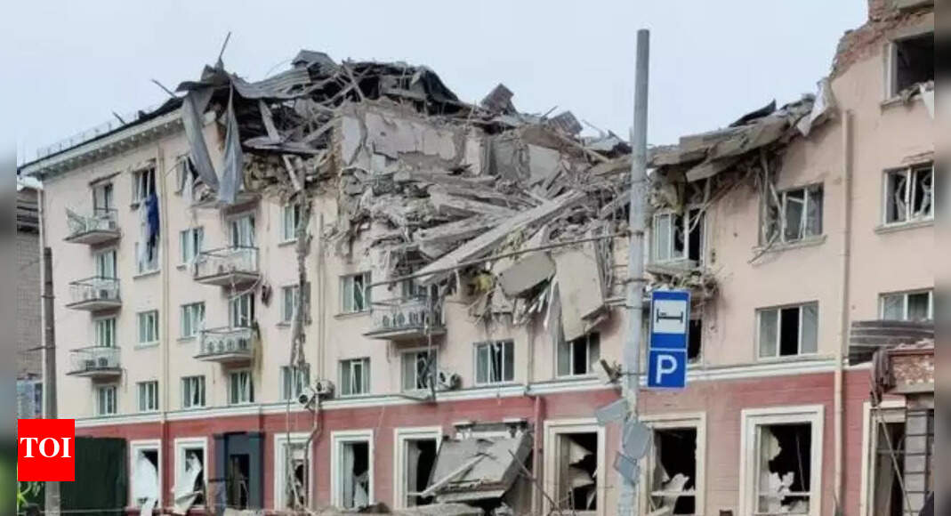 ukraine: Russia keeps up attacks in Ukraine as two sides hold talks