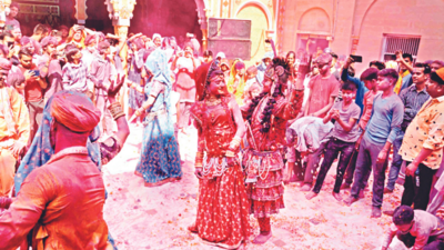 Braj Holi 2024 Full Schedule: Holi 2024 Dates In Mathura, Vrindavan And  Barsana