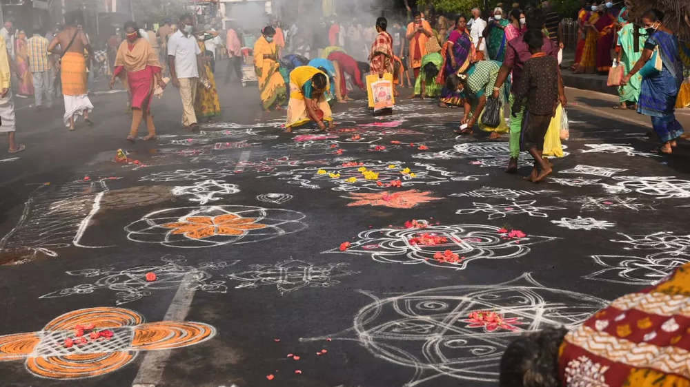 Kapaleeshwarar temple annual car festival