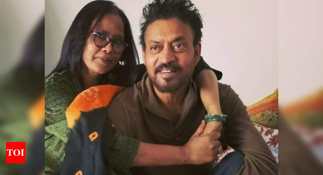 Have a look at this unseen image of late Irrfan Khan with wife Sutapa Sikdar – Times of India