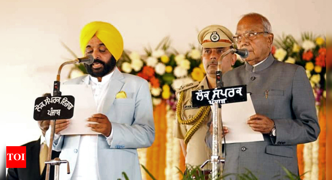 Mann takes CM oath, raises ‘inquilab zindabad’ slogan | India News – Times of India